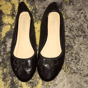 EUC black textured  flats with bow